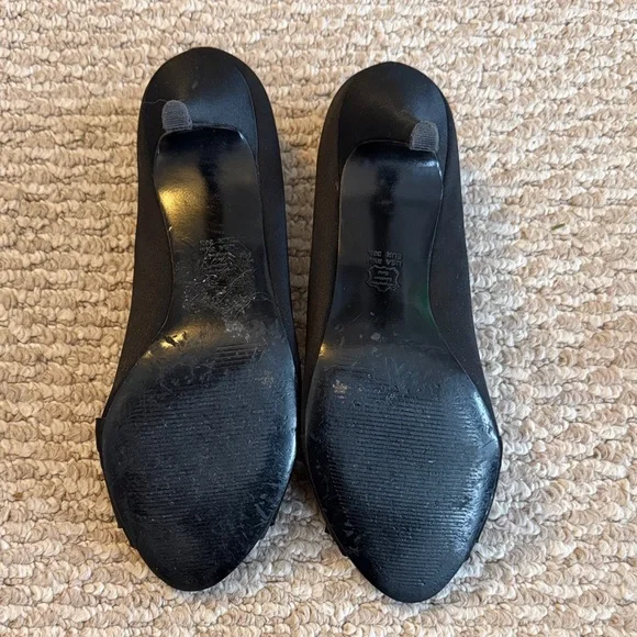 Touch of Nina Elegant Black Ruffle Heels - Picture 3 of 3